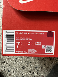 Кроссовки Nike (5 фото из 6)