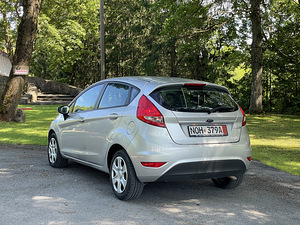 Ford Fiesta (4 foto / 10)