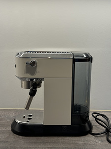 Кофемашина DeLonghi (2 фото из 7)