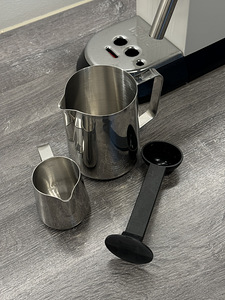 Кофемашина DeLonghi (5 фото из 7)