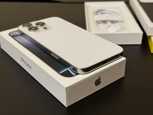 iPhone 16 Pro Max 256GB White Titanium (3 foto / 8)