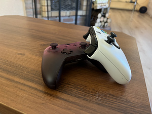 Xbox one S + 2 Gamepads + Forza horizon 4 (5 foto / 7)