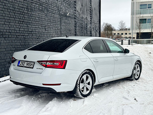 Skoda Superb Ambition Plus 1.5 TSI 110kW (3 foto / 15)