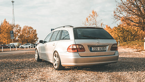 Mercedes-Benz E 270 2005 (2 foto / 13)