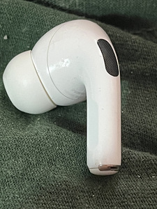 Apple AirPods Pro 2 (1 фото из 3)