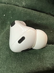 Apple AirPods Pro 2 (2 фото из 3)