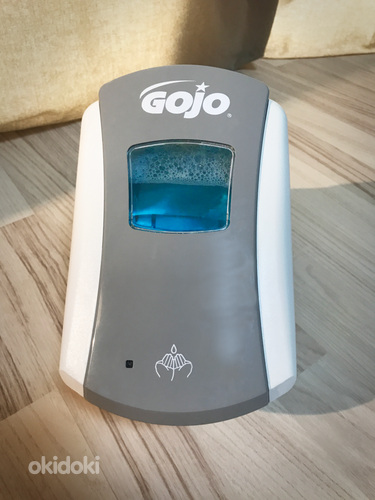 Puutevaba vahtseebi dosaator GOJO ja 700ml seebi täitekotid