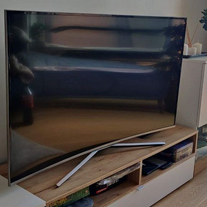 Samsung 124,5 см (49") 4K Ultra HD Smart TV Wi-Fi Серебристы (1 фото из 2)