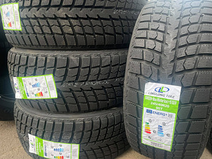 245/40/20 Linlong Max-WinterIce 95t lamellrehvid (1 foto / 1)