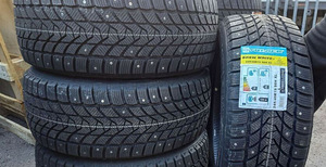245/40/19 Tri-Ace Snow White II 98H XL naastrehvid (1 foto / 1)