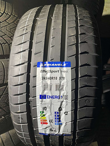 245/40/18 Triangle Effexsport 97y suverehvid (1 foto / 1)