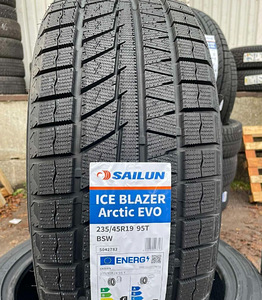 235/45/19 Sailun IceBlazer Arctic EVO 95t (1 foto / 1)