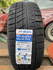 225/45/19 Sailun IceBlazer Arctic EVO 96V XL (1 foto / 1)