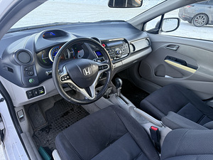 Продается Honda Insight автомат гибрид LPG (7 фото из 11)