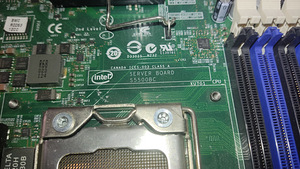 Материнская серверная плата для Intel Xeon (2 фото из 2)
