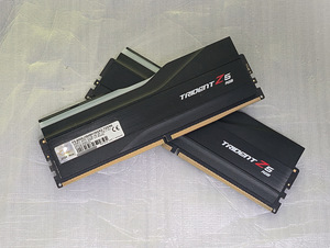 G.Skill Trident Z5 RGB 32GB (2x16GB) DDR5-8000 CL38 (1 foto / 3)
