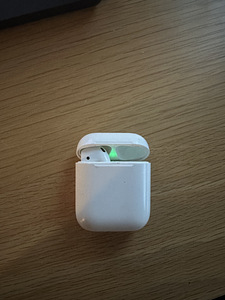 AirPods 2gen (a2031) наушник (левый)+чехол (1 фото из 3)