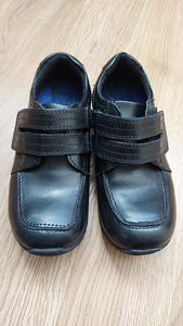 Viisakad/pidulikud mustad kingad