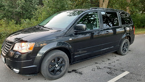 Chrysler Grand Voyager (9 foto / 12)