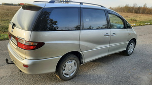 TOYOTA PREVIA (4 фото из 12)