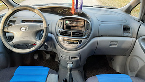 TOYOTA PREVIA (7 фото из 12)