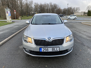 SKODA SUPERB (7 фото из 12)