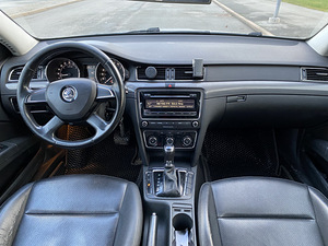 SKODA SUPERB (9 фото из 12)