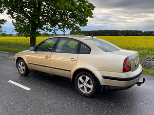 VOLKSWAGEN PASSAT (2 foto / 10)