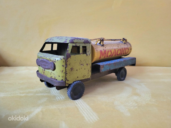 Nõukogudeaegne vana plekist UAZ piimaauto 1968 (foto #9)