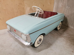 Vana restaureeritud Moskvich pedaalauto (1 foto / 2)