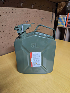 Uued - metallist kütusekanister 5l, 10l, 20l ja valamisotsik (3 foto / 3)