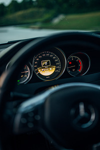 MERCEDES-BENZ C220 2011 (11 foto / 15)