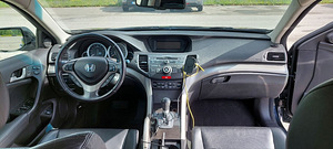 Honda Accord 2.4 2010 (6 foto / 8)