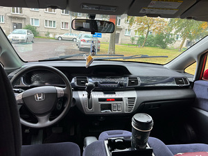 Honda FR-V (3 foto / 5)