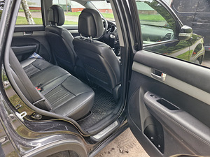 Kia Sorento (4 фото из 11)