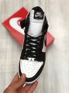Nike кроссовки Jordan 1 Retro Black and White (4 фото из 4)