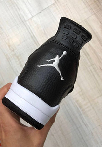 Nike tossud Air Jordan 4 retro Black Oreo (4 foto / 4)