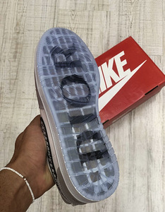 Nike Dior x Air Jordan 1 tossud (4 foto / 4)