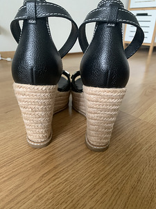 MICHAEL KORS. Size 38 (3 foto / 3)