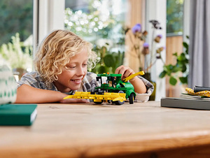 Lego Technic 42168 John Deere 9700 Forage Harvester Лего (9 фото из 10)