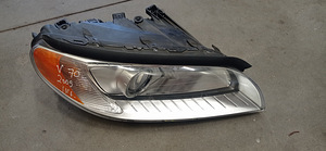 Volvo V70 2009, Xenon esituli (1 foto / 4)