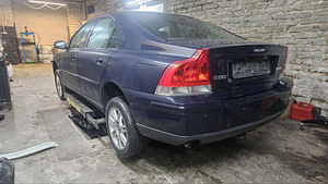 Volvo s60 2.4i CNG 103kw manuaal Varuosad ühest autost (4 foto / 6)