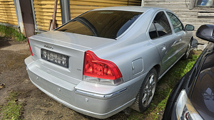 Volvo s60 2.4d5 136kw automaat varuosad ühest autost (3 foto / 5)