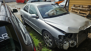 Volvo s60 2.4d5 136kw automaat varuosad ühest autost (4 foto / 5)