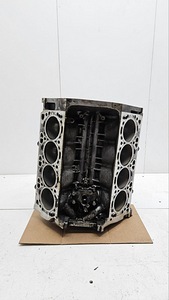 Блок цилиндров V8 (4 фото из 4)