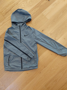 Nike jakk 137-147 (3 foto / 3)