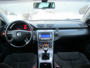 VW Passat B6 Variant 2.0 TDI 2007 на запчасти (6 фото из 8)