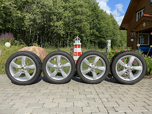 Оригинальные диски Audi с шипованной резиной Bridgestone 17x6.5 (1 фото из 6)