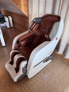 массажное кресло Yamaguchi axiom YA-6000 (2 фото из 6)