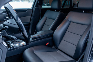 Mercedes-Benz E 220 AVANTGARDE 2010 (7 foto / 8)